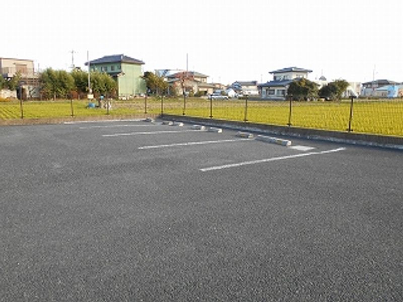 レオパレス清水 駐車場
