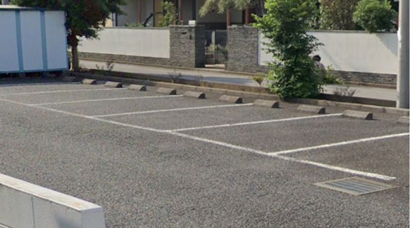 レオパレスアイリス 駐車場