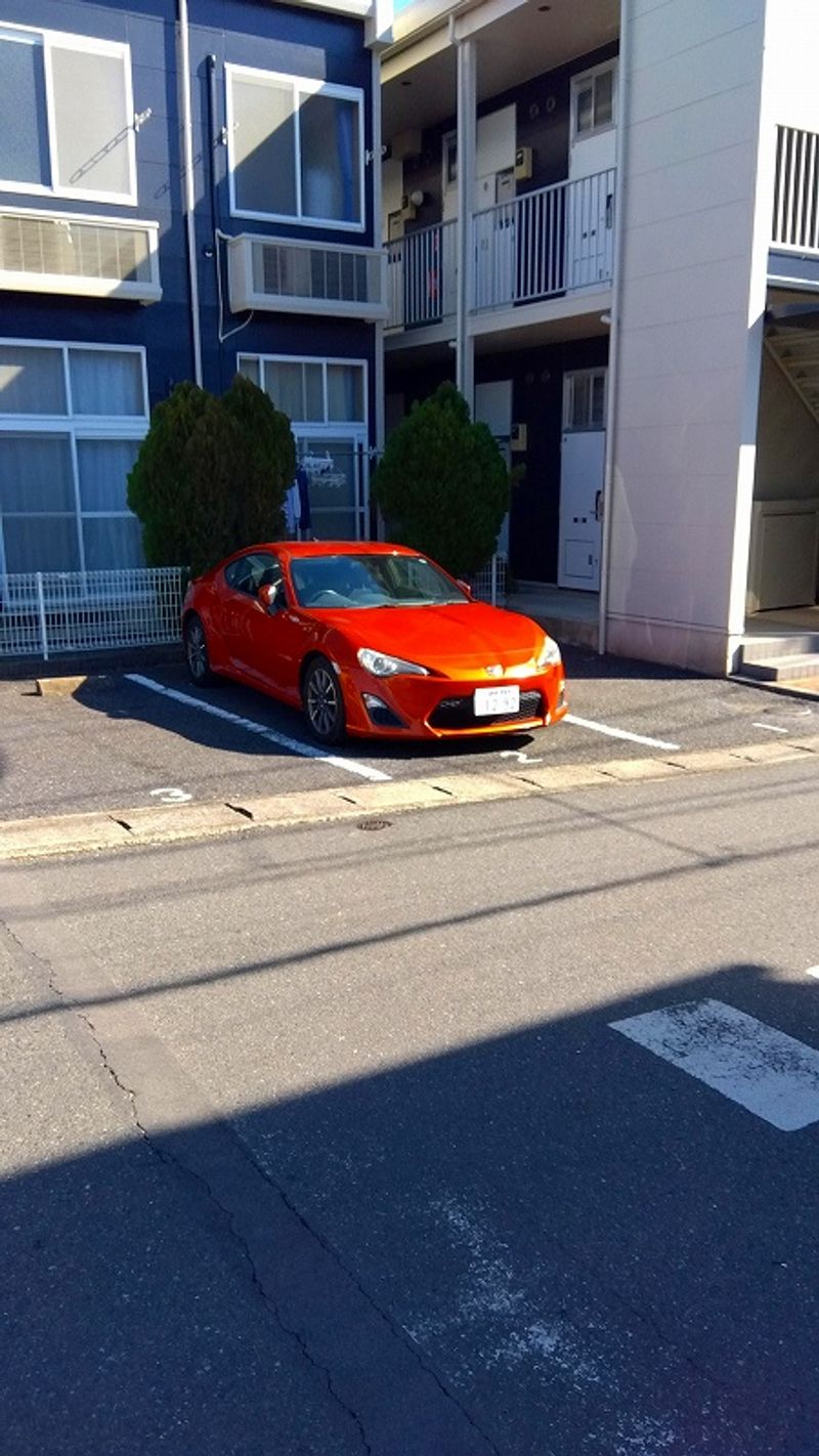 レオパレスフォレット 駐車場