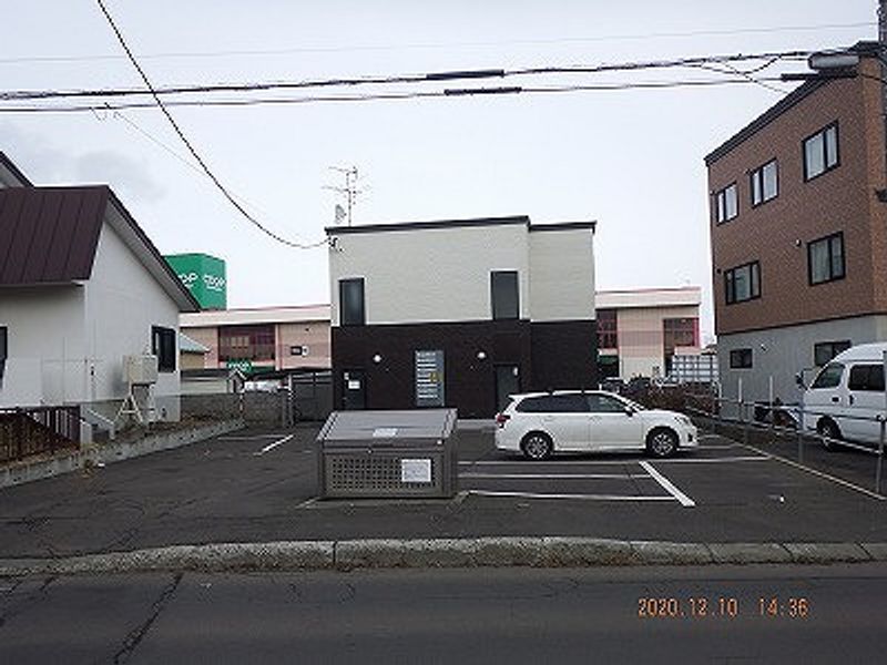 レオパレスグローリー 駐車場