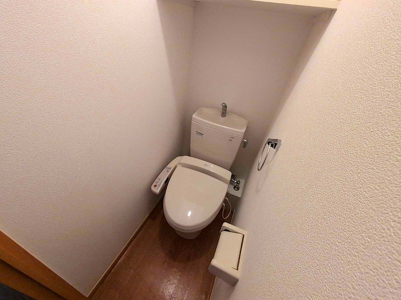leopalace 21 River Island Toilet
