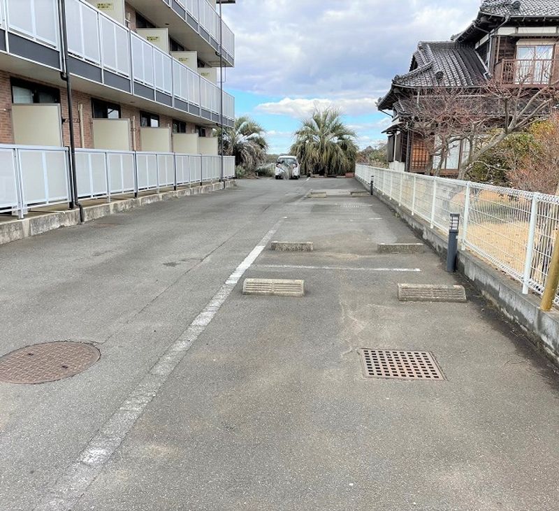 レオパレスル　パサージュ 駐車場