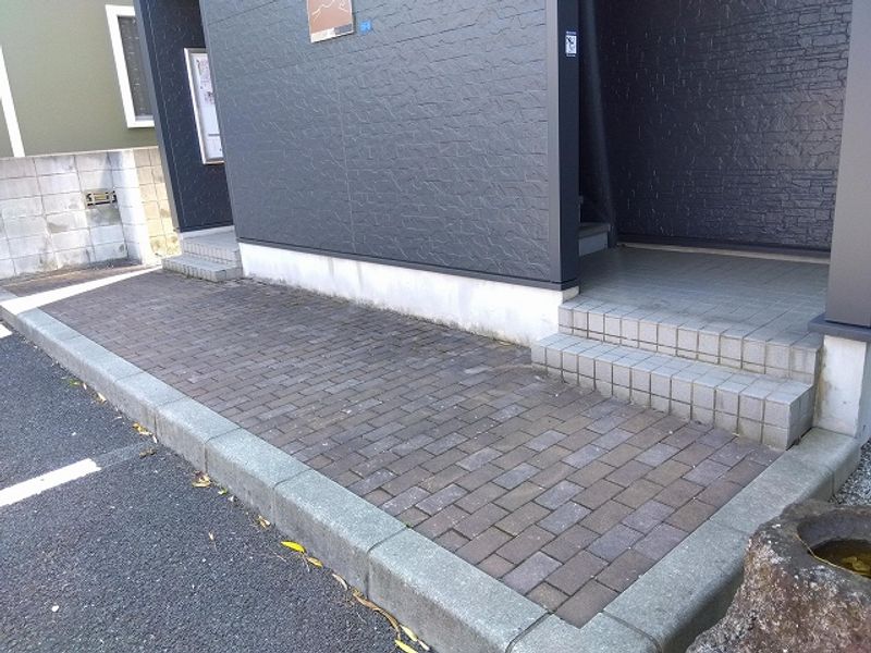 レオパレス薬師 エントランス