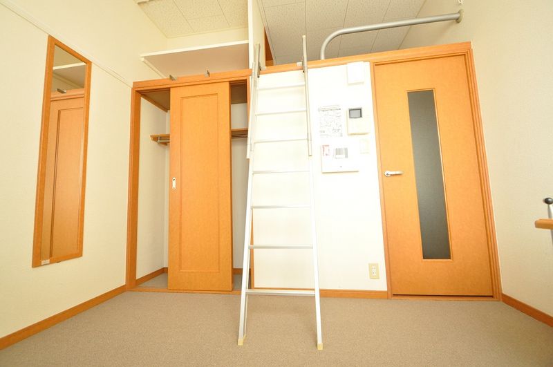 レオパレスこしだ 居間