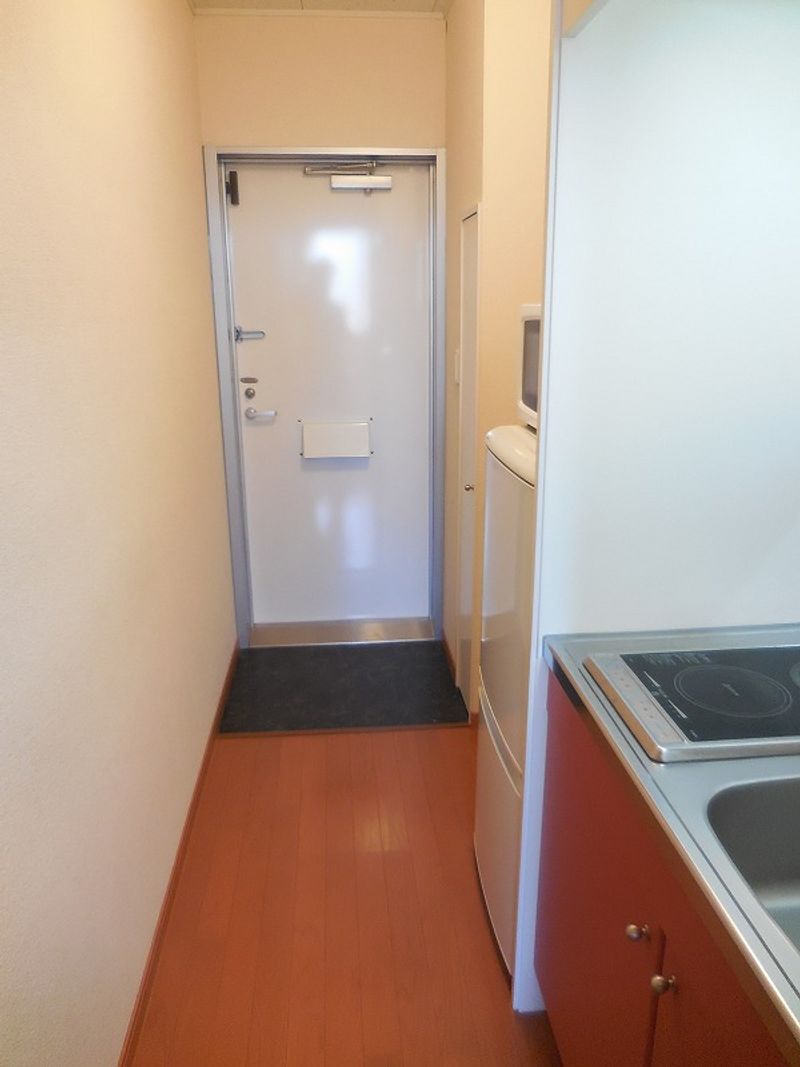 レオパレスメイプル２１ 玄関