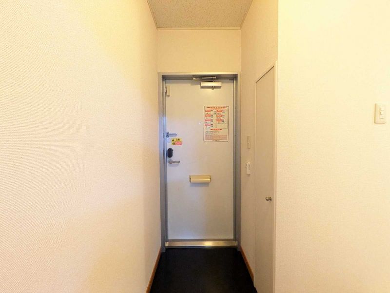 レオパレスサニーハイツ 玄関