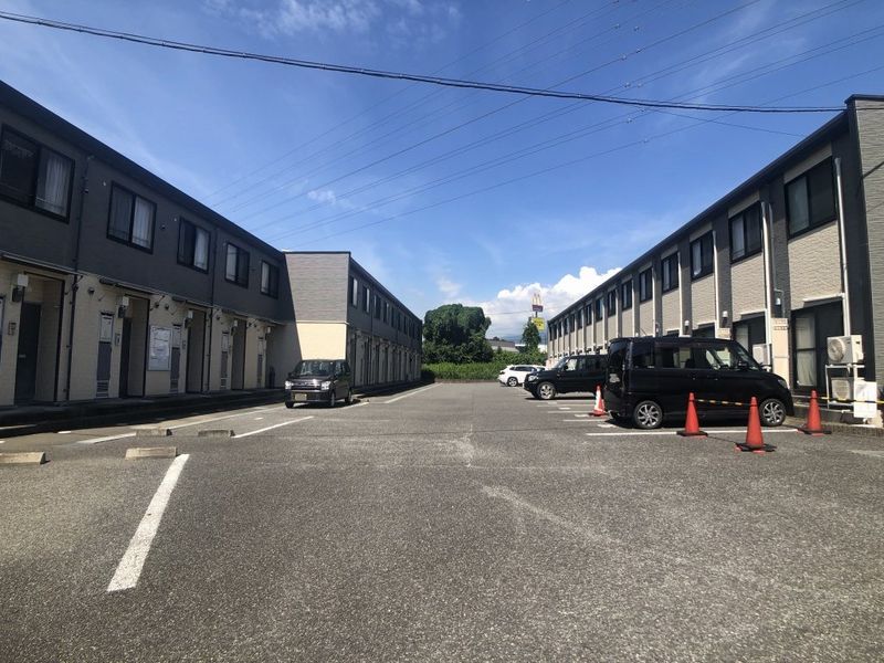 レオパレスクゥラージュⅡ 駐車場