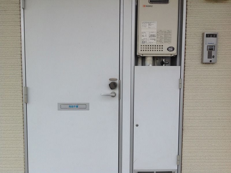 レオパレスおかのごう 玄関