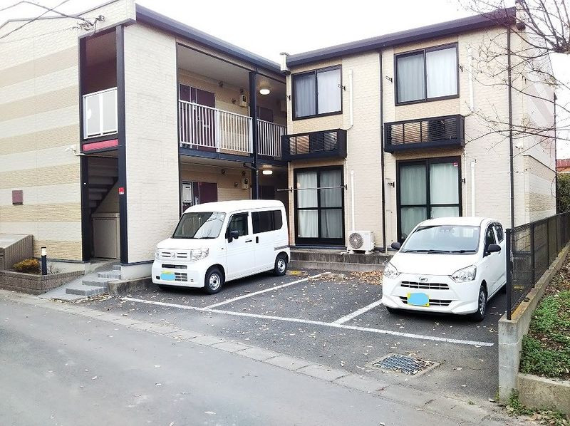 レオパレスヨコタ 駐車場