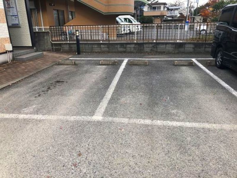 レオパレスディアコート 駐車場