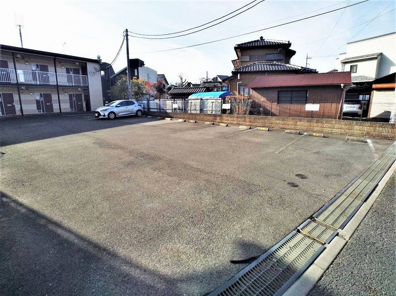 レオパレスコルサ 駐車場