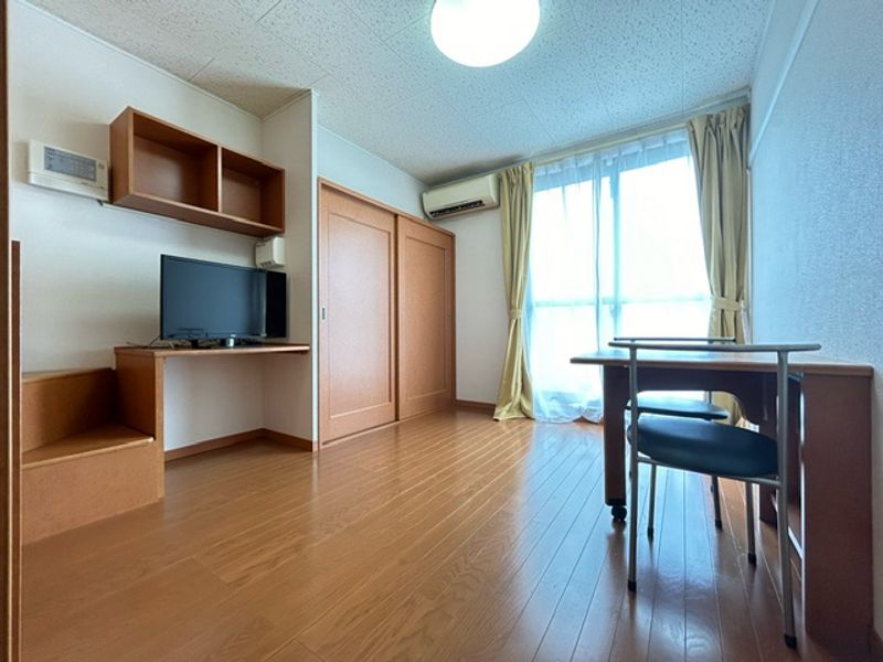 レオパレスサンセット 居間
