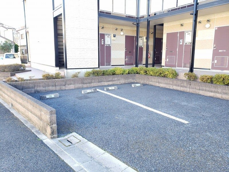 レオパレス彩 駐車場