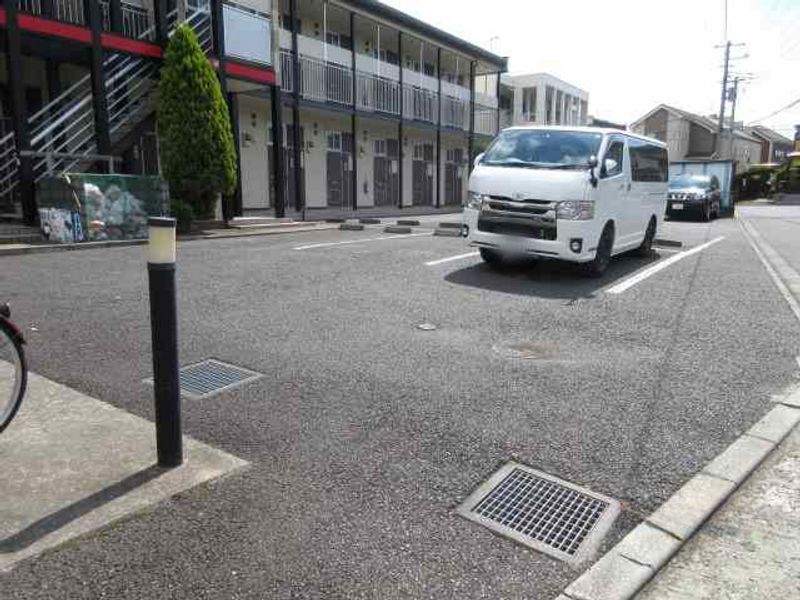 レオパレスサンピュアⅠ 駐車場