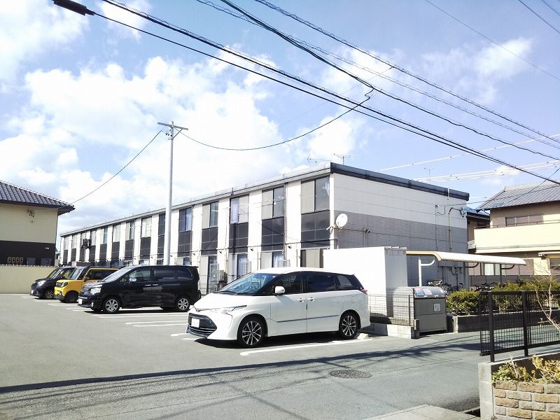 レオパレス小向 駐車場