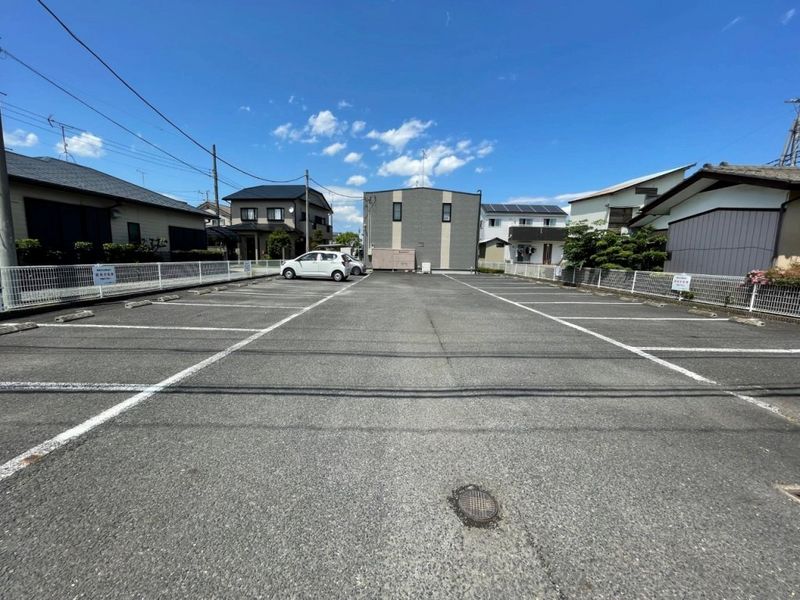 レオパレスローズＣ 駐車場