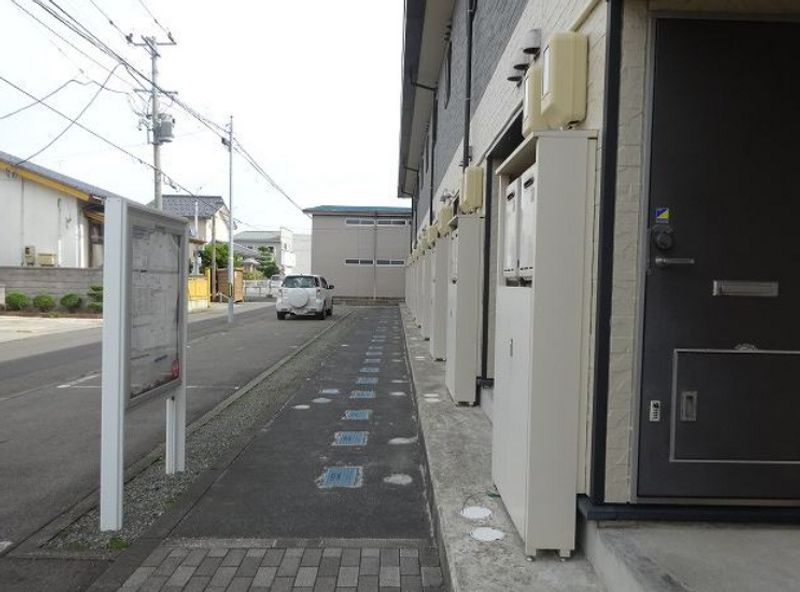 レオパレスライラック エントランス