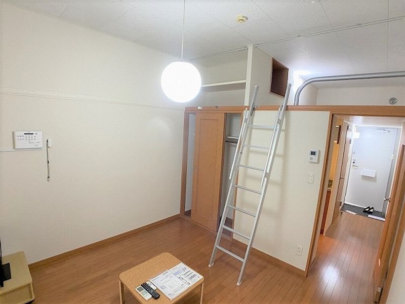 レオパレスＦＲＩＥＮＤＬＹ 居間