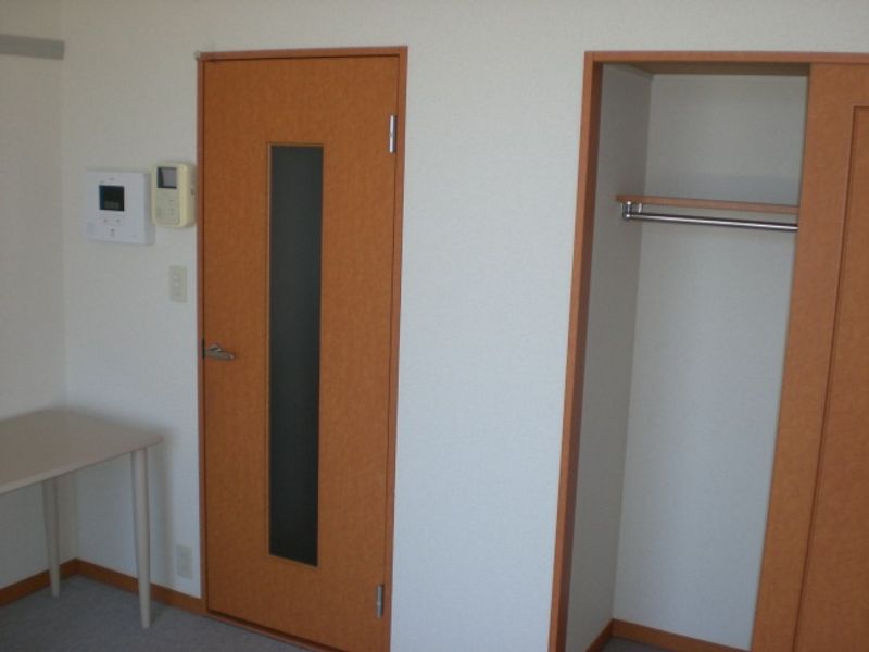レオパレス中原 居間