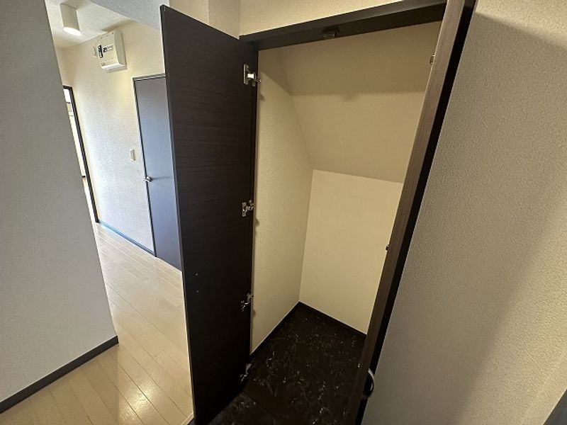 LEONEXT Sunny Court Nishi Terao Storage