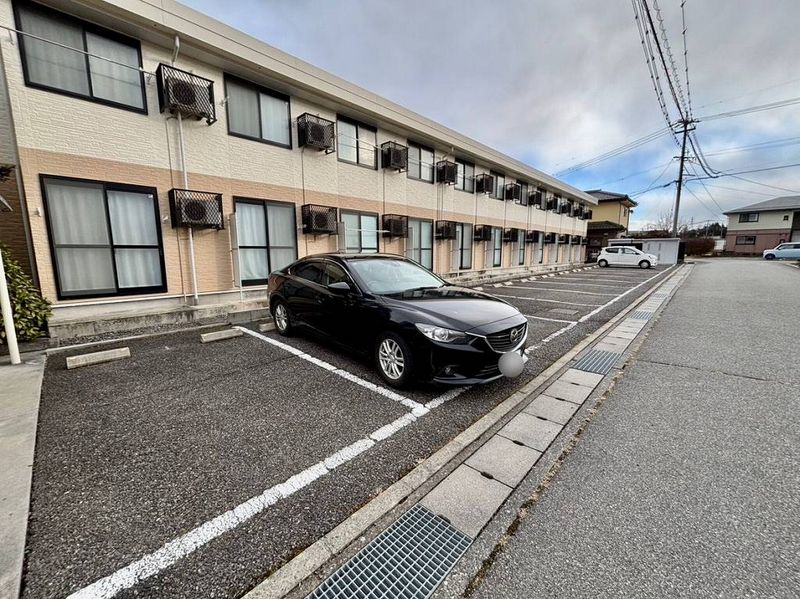 レオパレスレフィナ−ドⅠ 駐車場