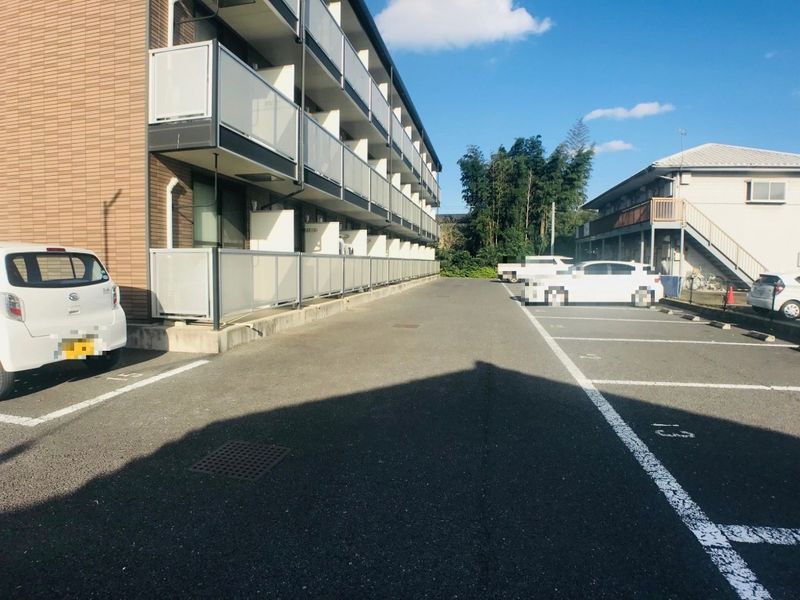 レオパレスオケイル 駐車場