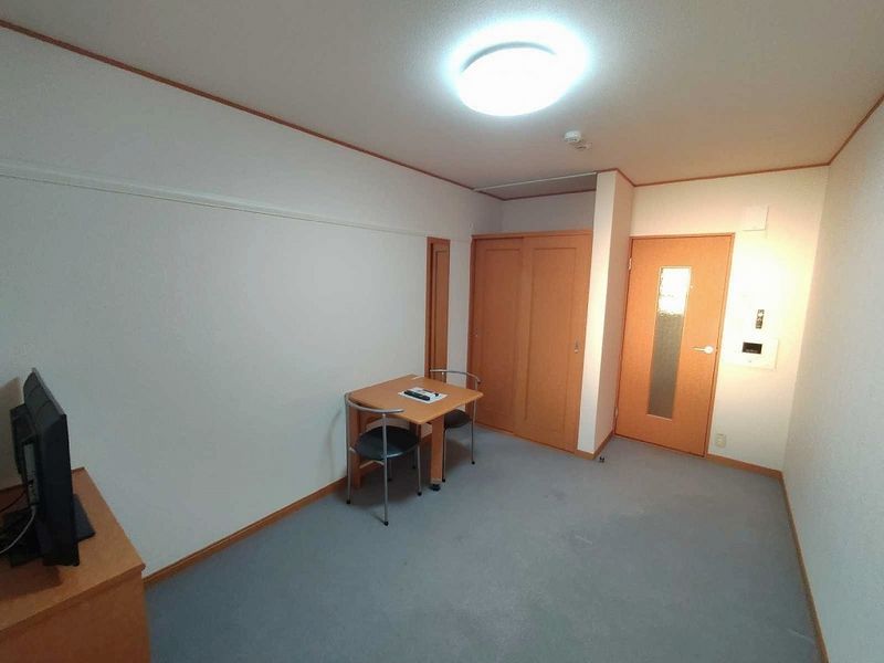 レオパレスガーデ二ア宮沢町 居間