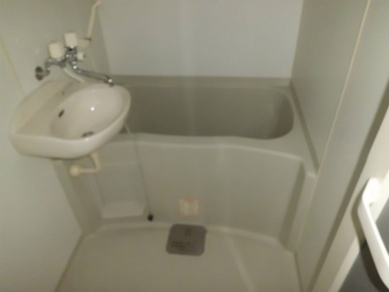 レオパレスＣｏｍｆｏｒｔＢ 風呂
