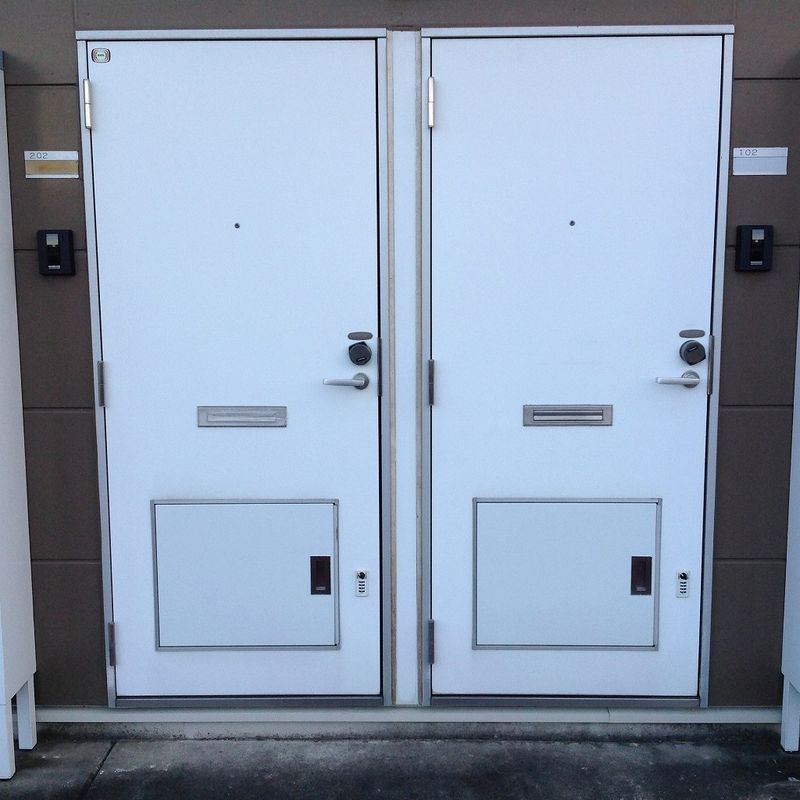 レオパレスＦｉｒｓｔ１００ 玄関