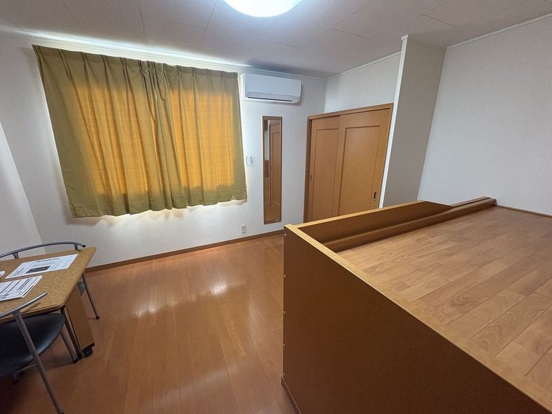 レオパレスアゼリア 居間