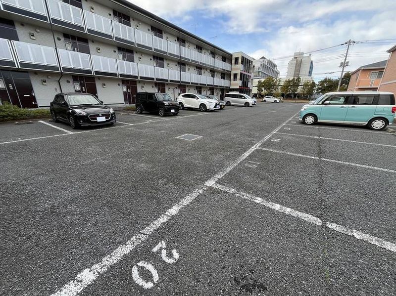 leopalace Eminence Parking lot