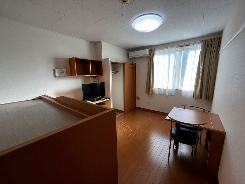 レオパレスシャンテＣ 居間