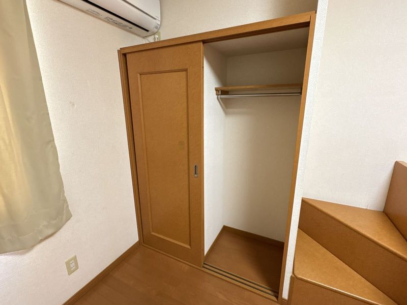 レオパレスラポール 収納