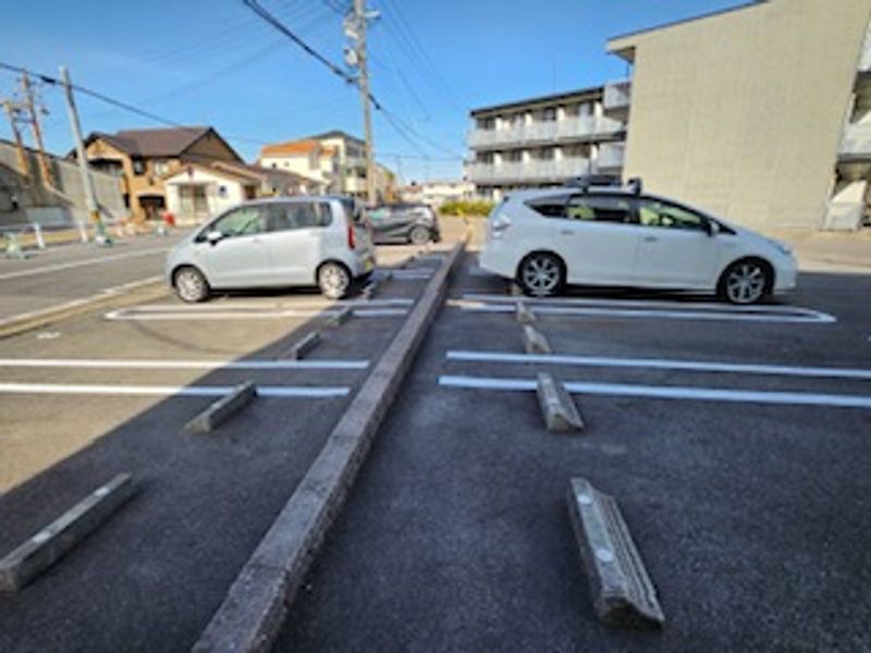 レオパレス田戸Ⅱ 駐車場