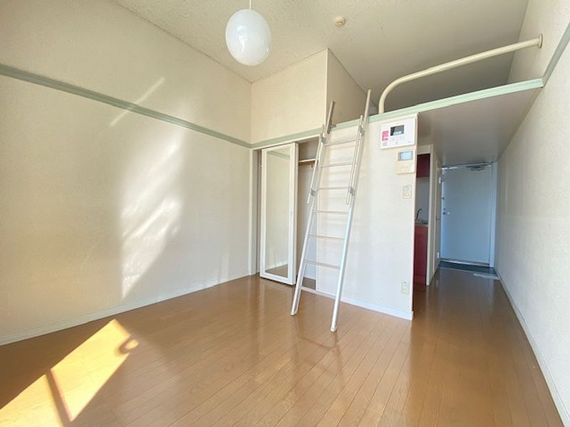 レオパレス山手 居間