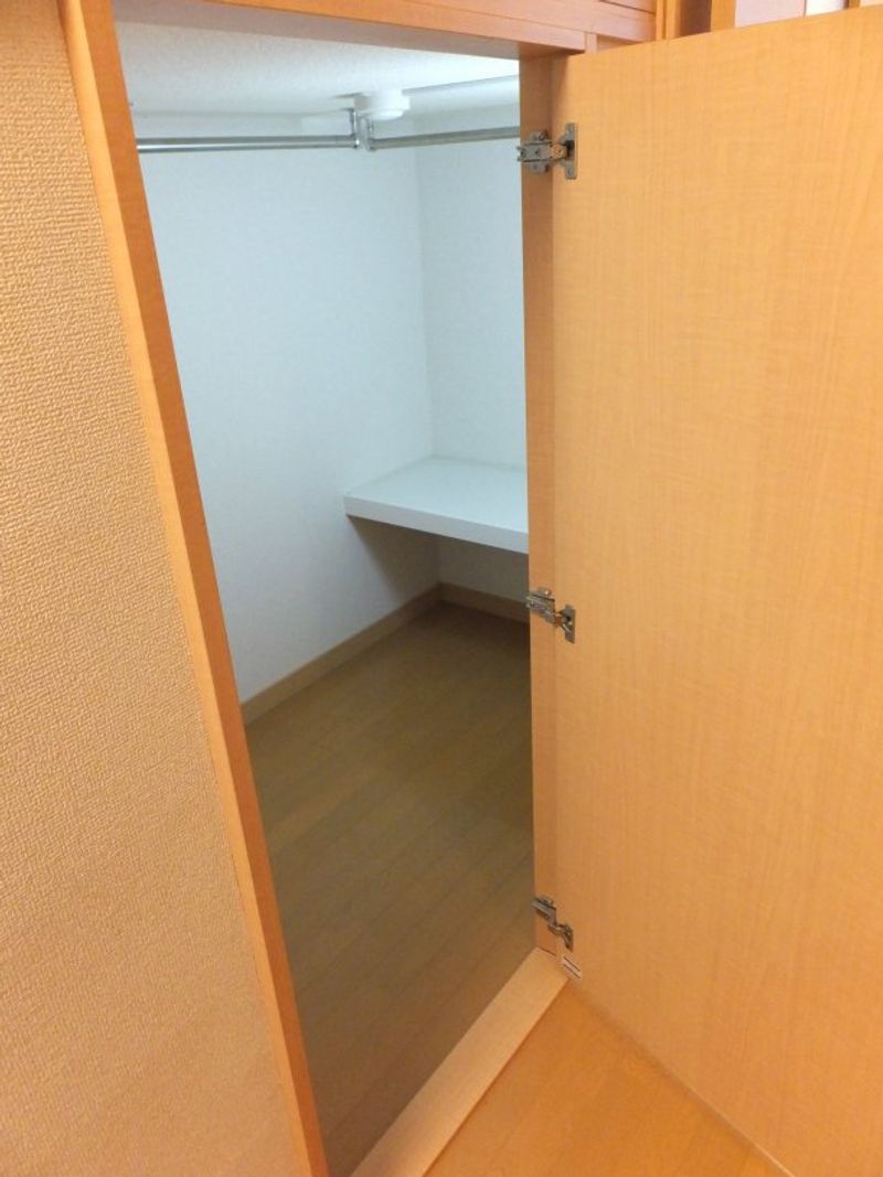 レオパレスアウトゥーノ 収納