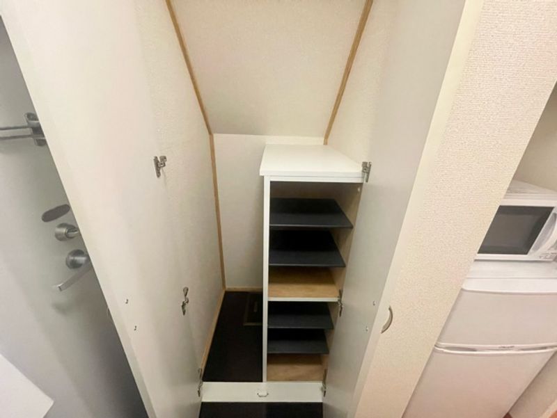 レオパレスダイカ 玄関