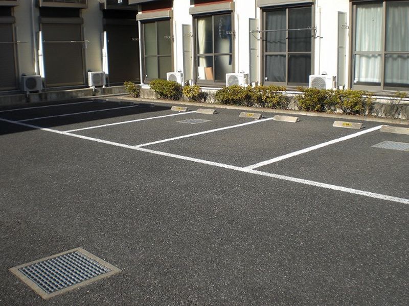 レオネクストラパン美園Ａ 駐車場