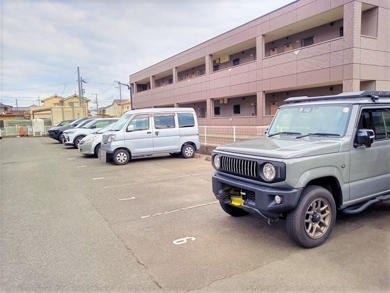 レオパレスピースフル　稲月 駐車場