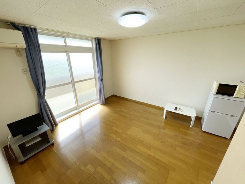 レオパレスバロン 居間