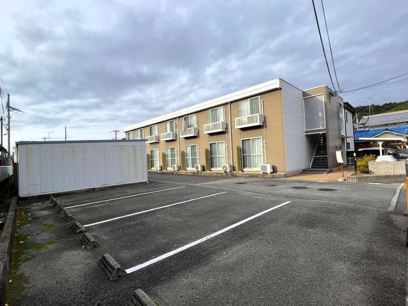 レオパレス冨士 駐車場