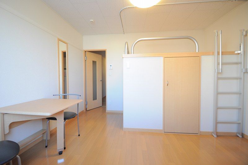 レオネクスト亀山Ⅱ 居間