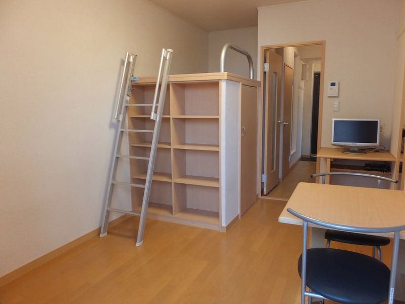 レオパレス海老川ハイツ 居間