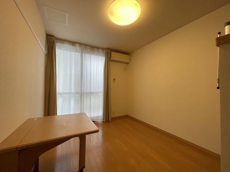 レオパレスオリビアンＡ 居間