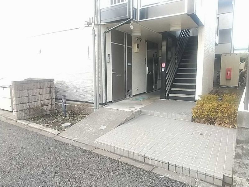 レオパレス拝島町Ⅱ エントランス