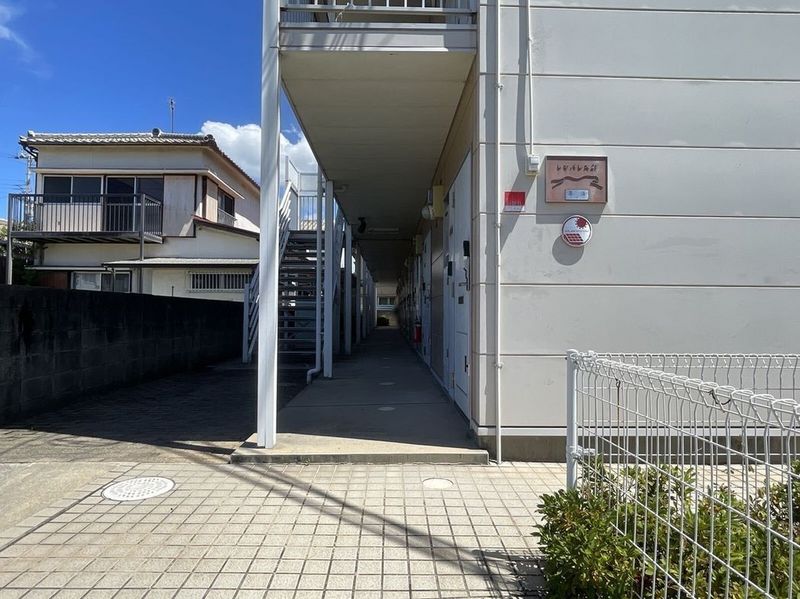 レオパレスつどい エントランス