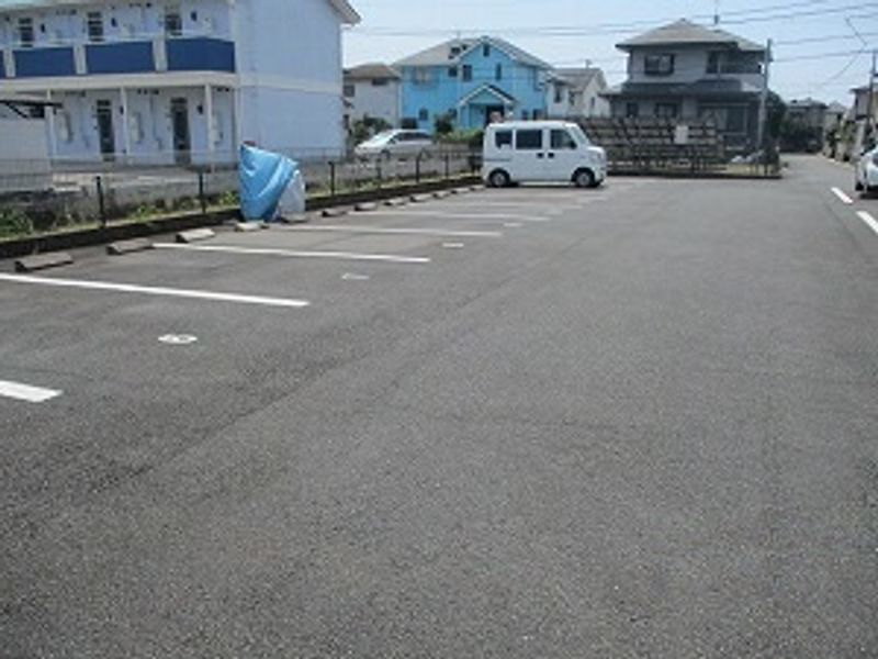 レオパレスユウキ 駐車場