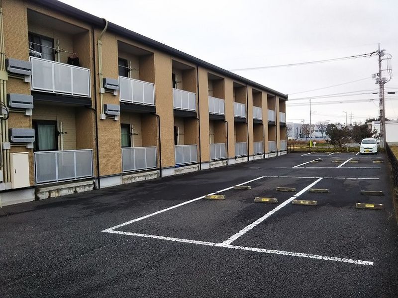 レオパレスコンフォールツクバ 駐車場