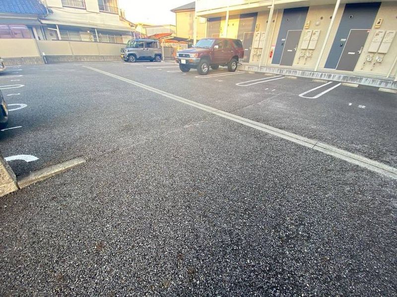 レオネクスト乙川 駐車場