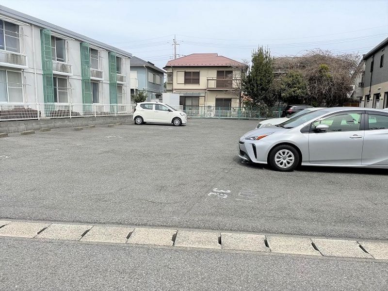 レオパレスグリーンドゥ 駐車場